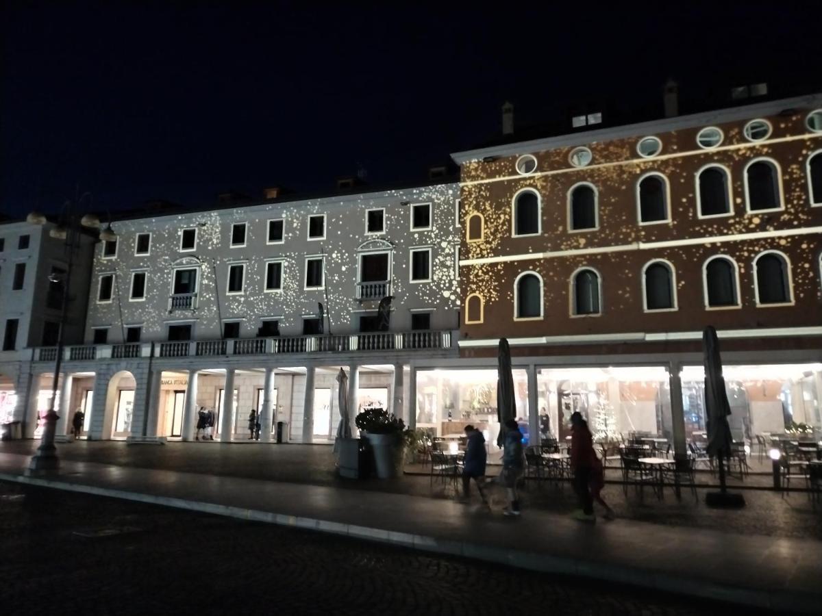 Il Vicolo_Carinissimo Appartamento In Centro Storico, Zona Giorno Mansardata Belluno Exterior photo